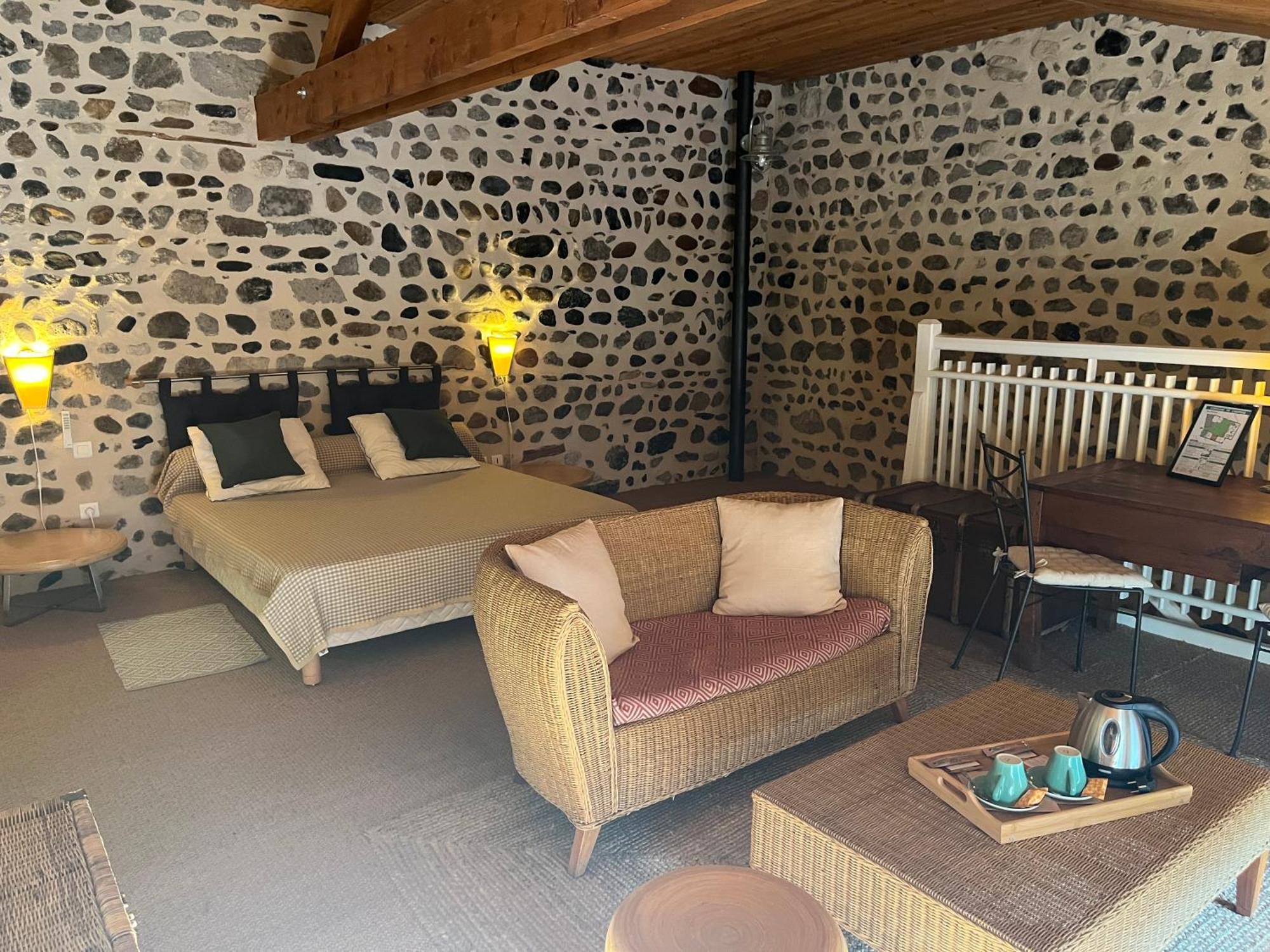 Hotel La Cour Carree à Perrier Extérieur photo