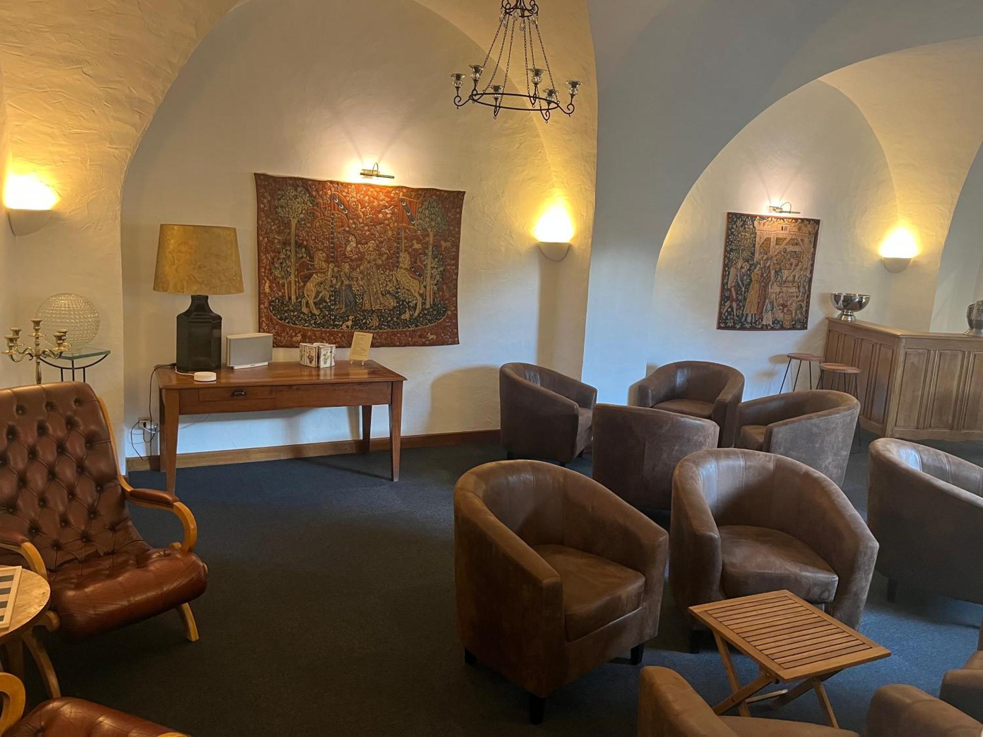 Hotel La Cour Carree à Perrier Extérieur photo