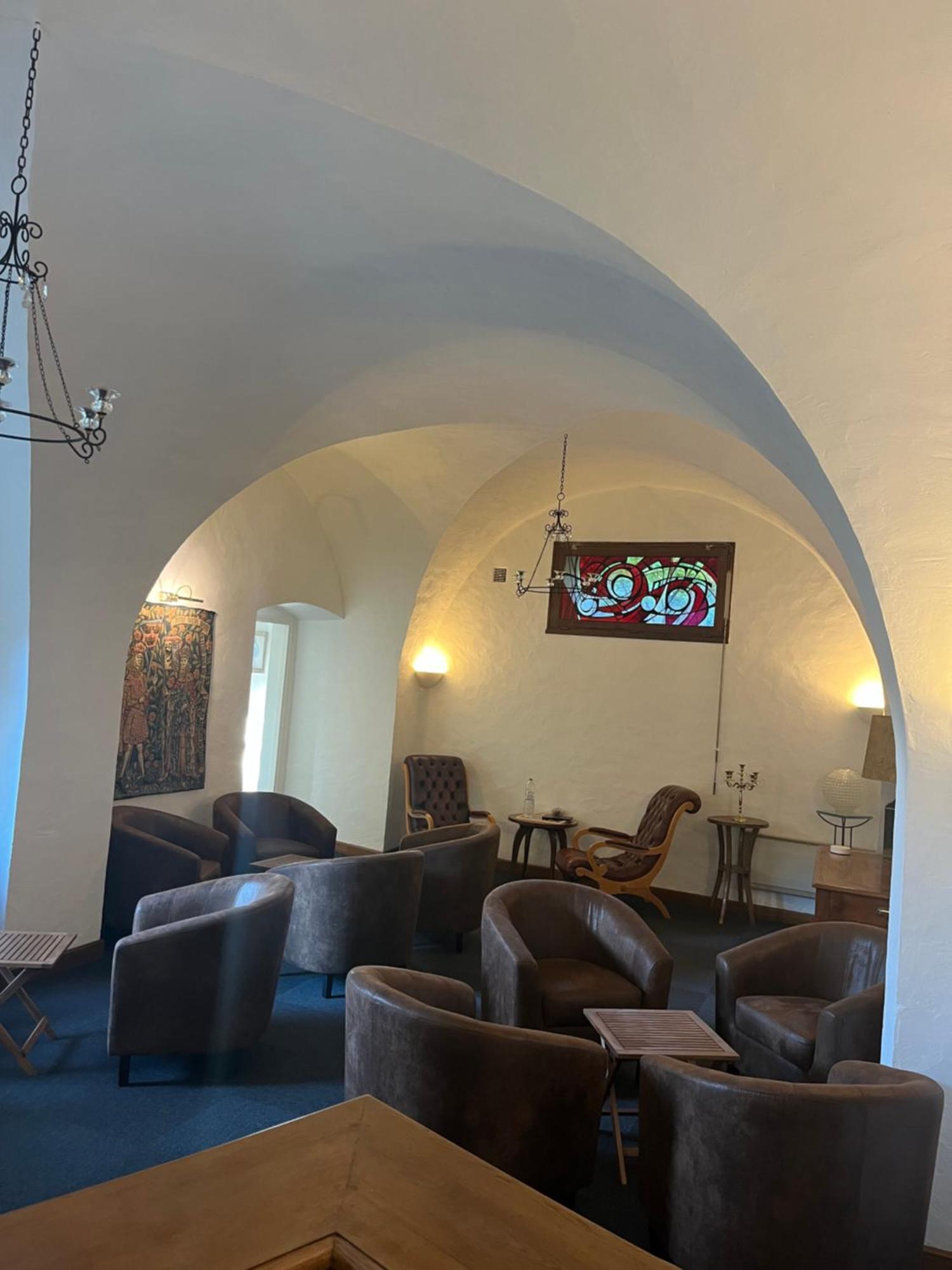 Hotel La Cour Carree à Perrier Extérieur photo