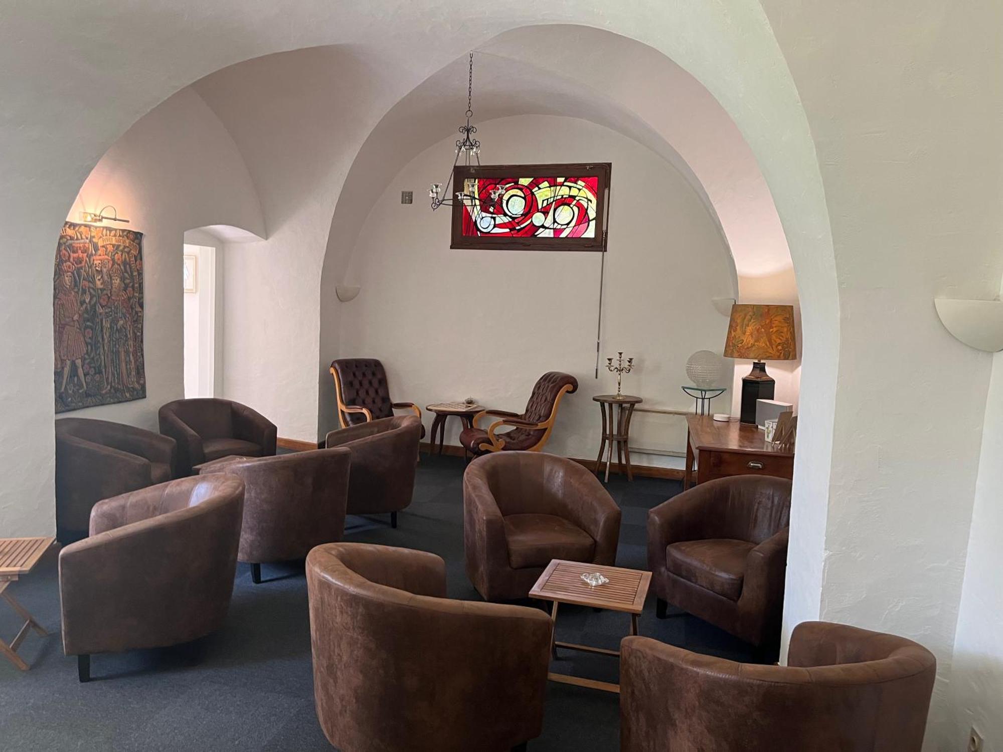 Hotel La Cour Carree à Perrier Extérieur photo